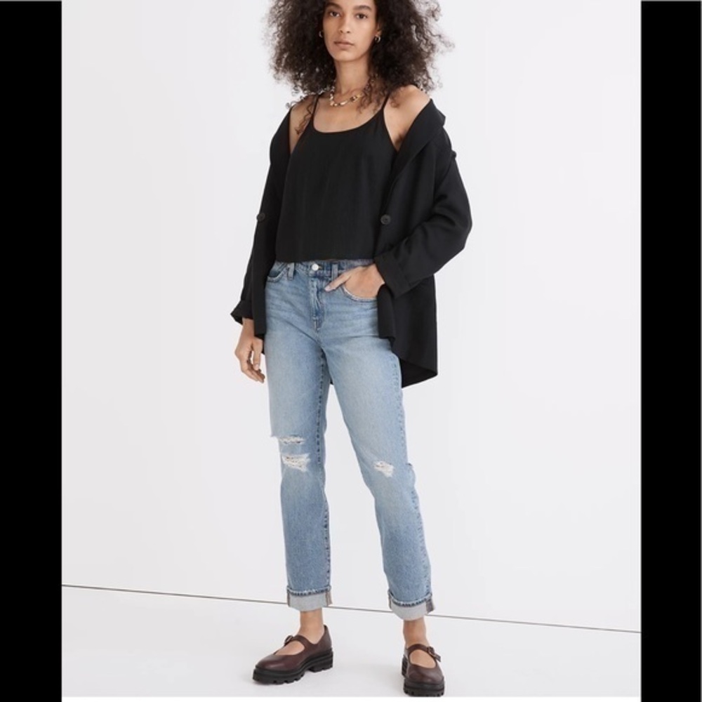 Madewell Slim boy Jean with a busted knee distressing